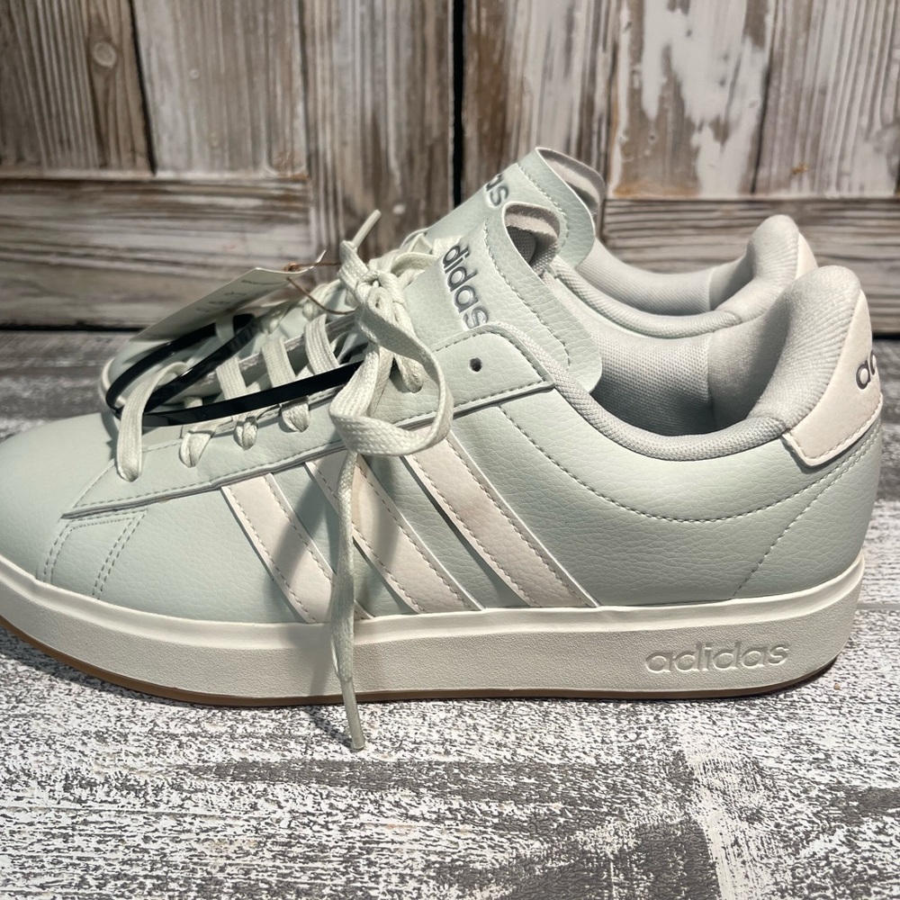 Adidas Light Green Court Sneakers Mint color. Size 10 New women’s - Picture 2 of 7